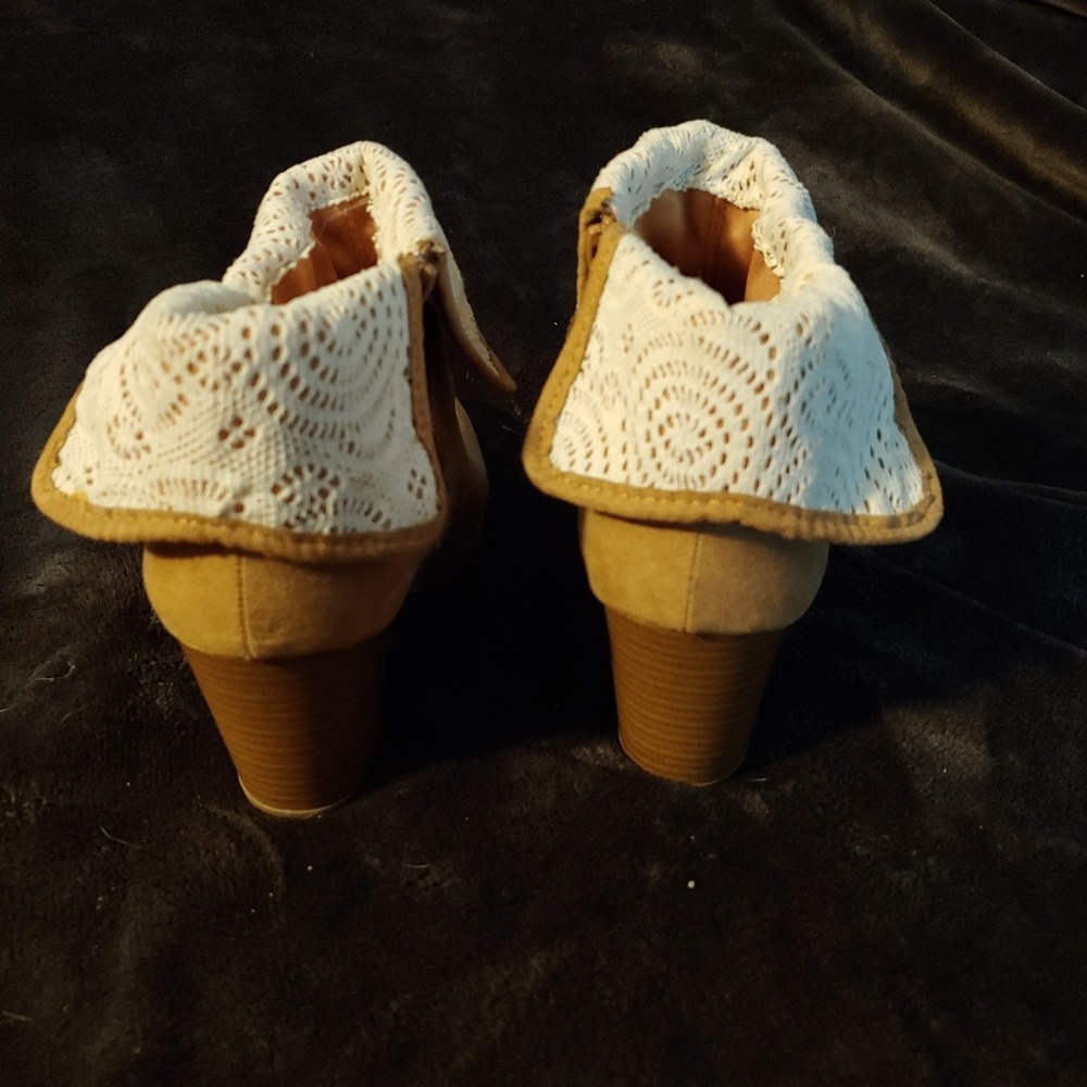 Heels - Picture 3 of 3